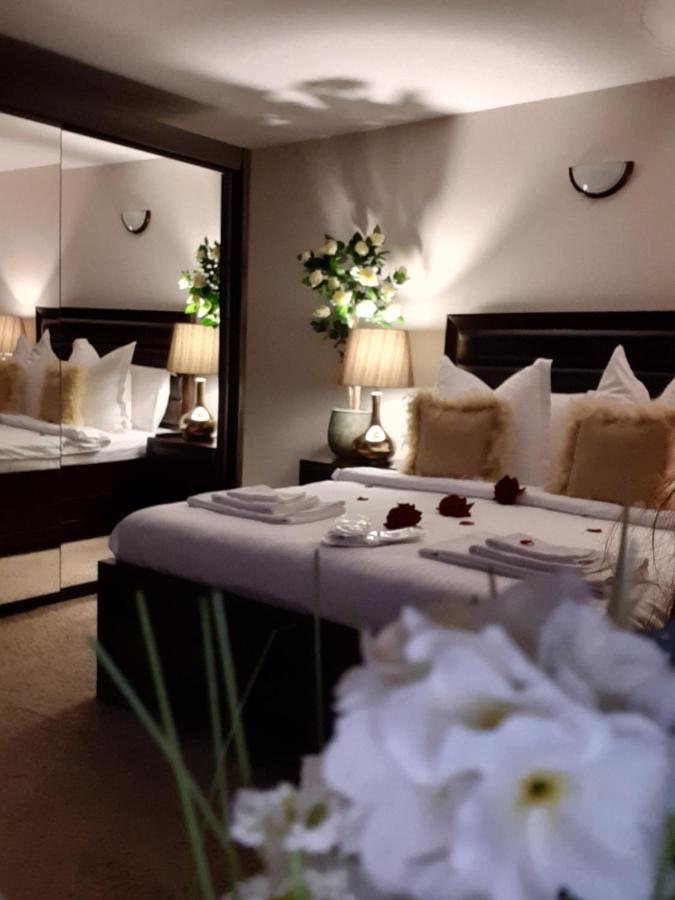 Casa Maria Roses Hotel ริชนอฟ ภายนอก รูปภาพ