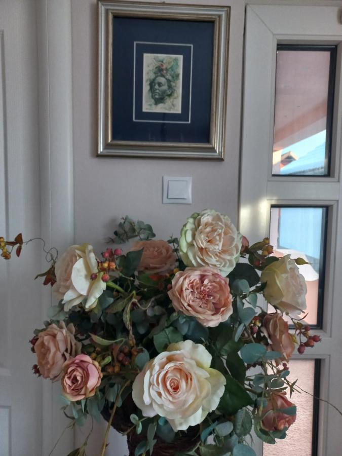 Casa Maria Roses Hotel ริชนอฟ ภายนอก รูปภาพ