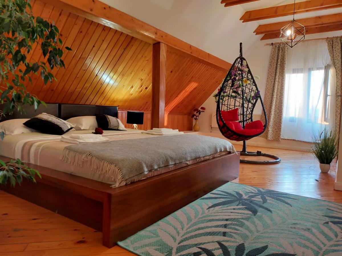 Casa Maria Roses Hotel ริชนอฟ ภายนอก รูปภาพ