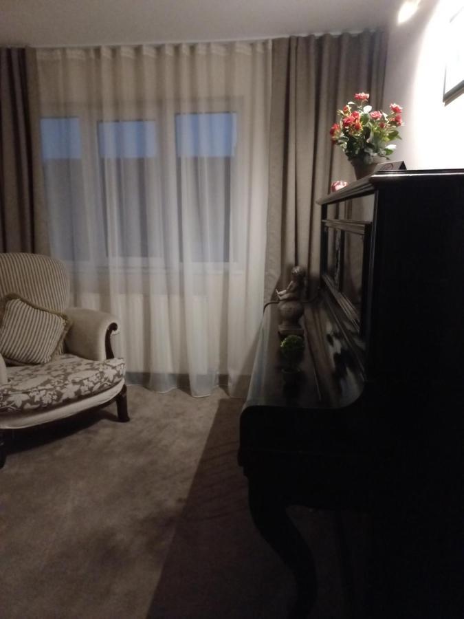 Casa Maria Roses Hotel ริชนอฟ ภายนอก รูปภาพ